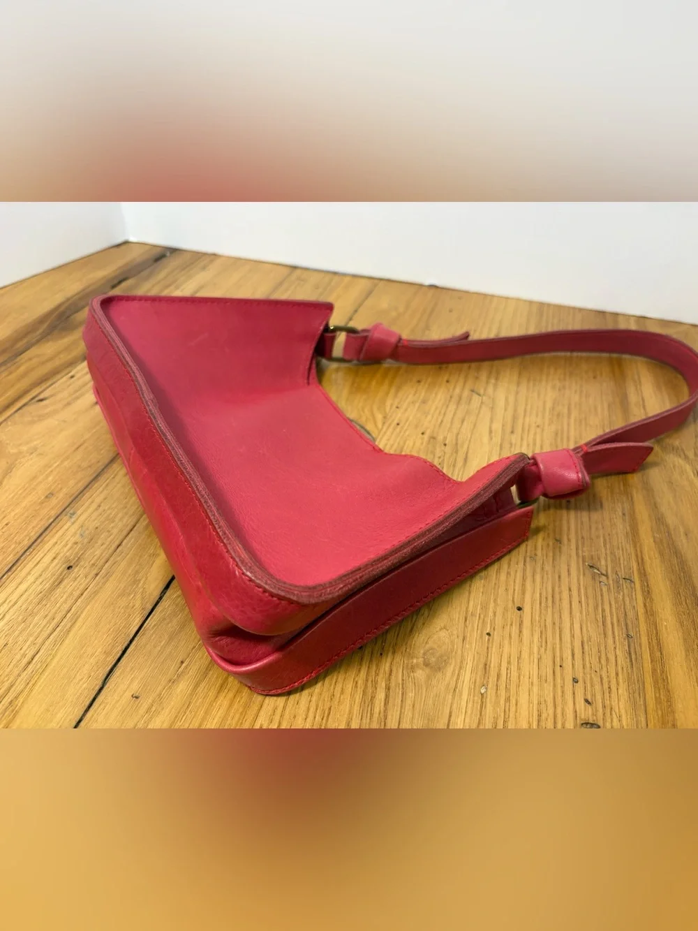 MADEWELL || Sydney Small Leather Hobo Bag in Rosy Hibiscus Pink. Knotted handle.